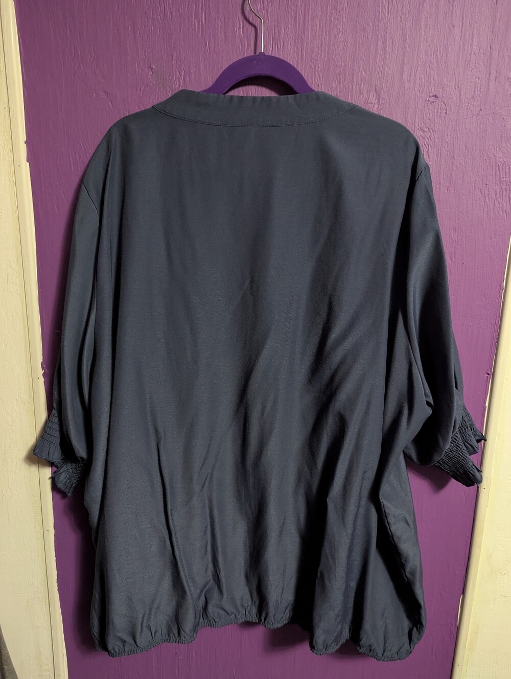 💜 BloomChic Navy Pleated V-Neck 3/4 Smocked Sleeve Blouse 28 5X - Picture 3 of 3
